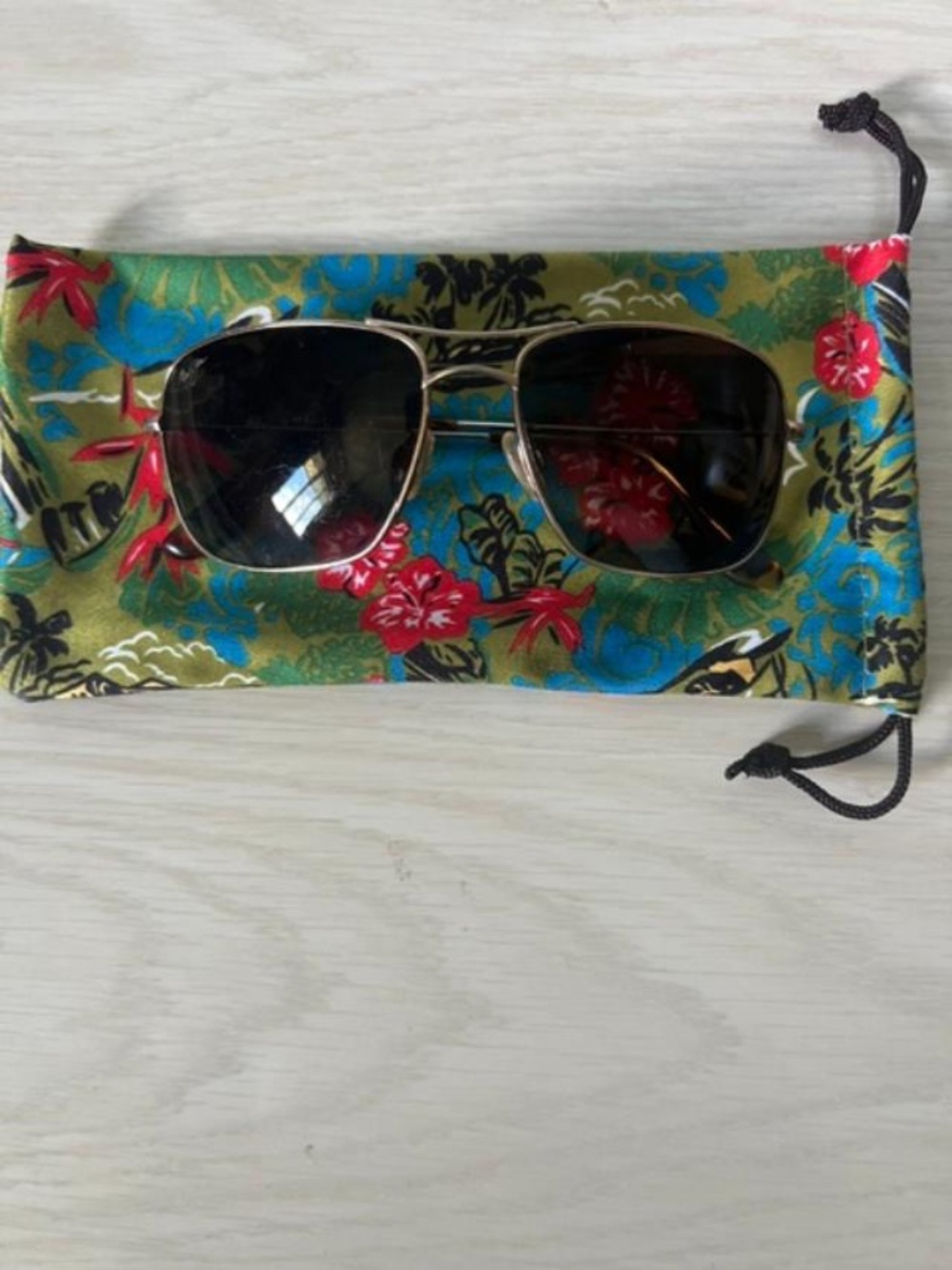 Ray Ban gold rim sunglasses